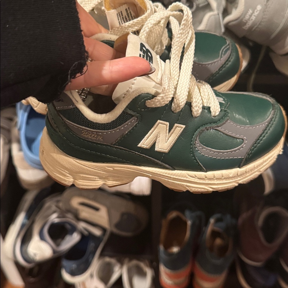 New Balance Kids Sneakers Green and Gray - Picture 5 of 7